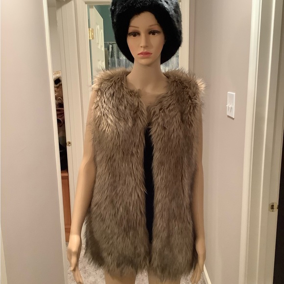 MERONA Faux Golden Island Fox Fur Vest Size Medium - Picture 8 of 16